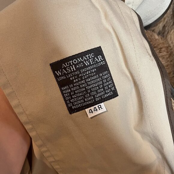 Vintage khaki tan zip out fur lining trench coat - Picture 6 of 7